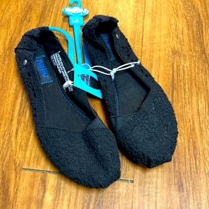 New with tags Mad Love womans black size 8 crochet slip on shoe